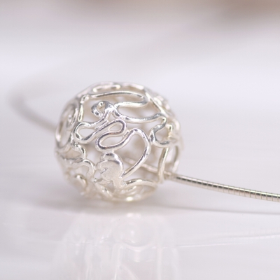 Kugel gespritzt aus Metal Clay Silverspritze